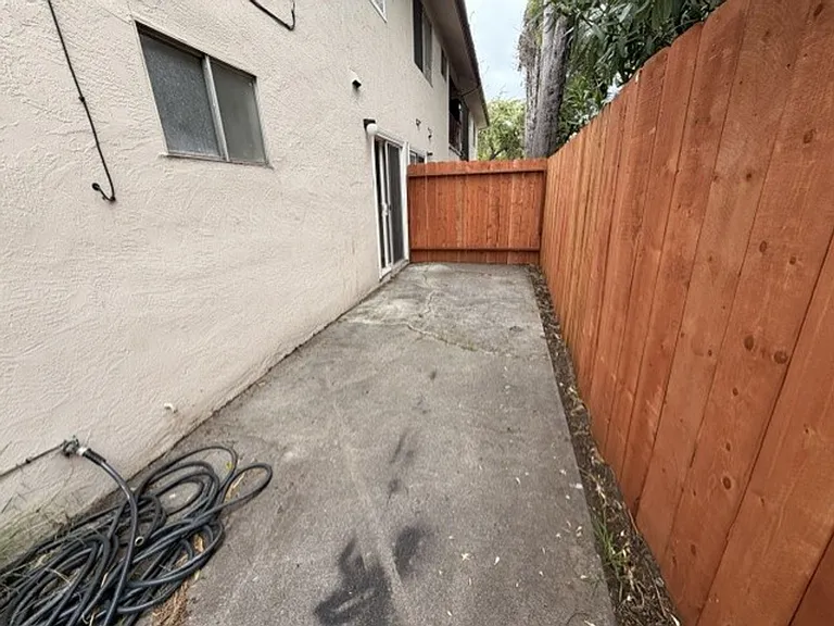 Dixon Townhouse — Photo 70