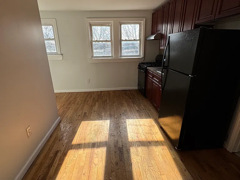 282 Schley St #3 — Photo 2