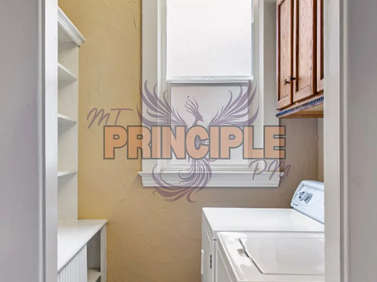 820-822 W Silver St — Photo 16