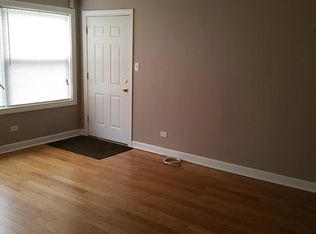 1004 Parkwood Dr APT 2E, Joliet, IL 60432