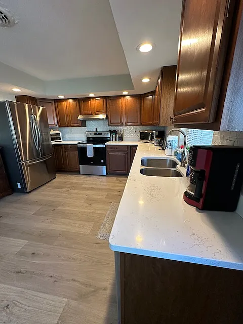 3 bed, 1400 sqft, $3,095 — Photo 2
