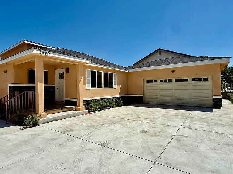 3440 N Vineland Ave — Photo 1