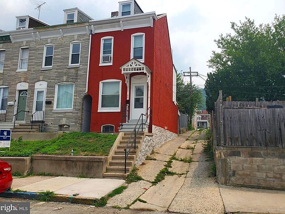 4th image of 813 Locust St