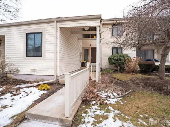 2Z Avon Dr W, Hightstown, NJ 08520