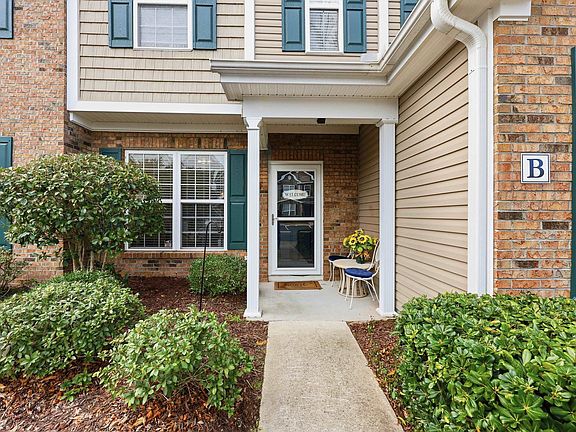 2nd image of 152 Chenoa Dr. #B