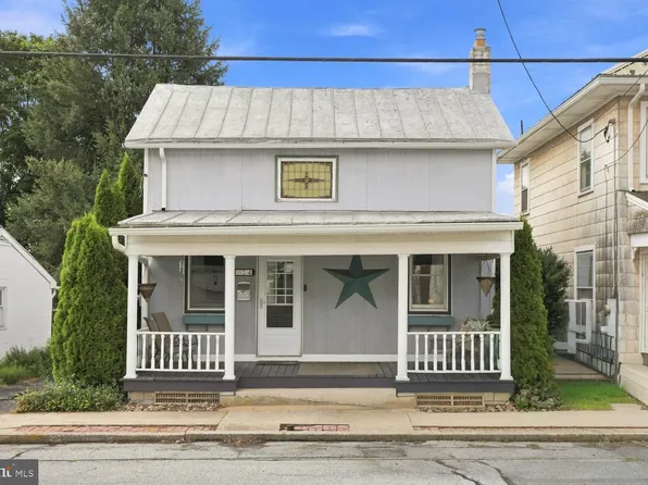24 E Carpenter Ave, Myerstown, PA 17067