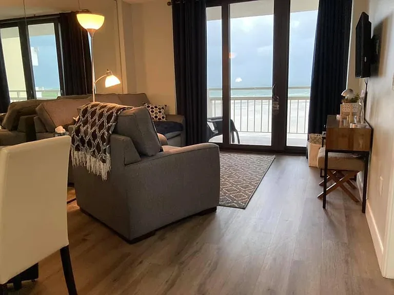 180 Seaview Ct #703 — Photo 11