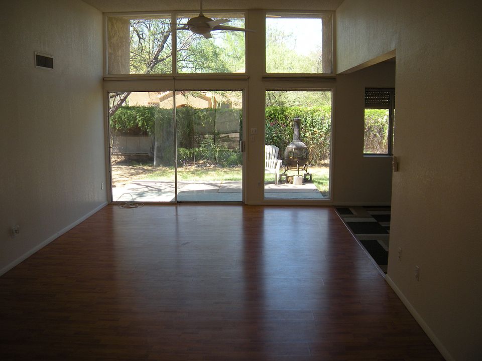 Large inviting living room 