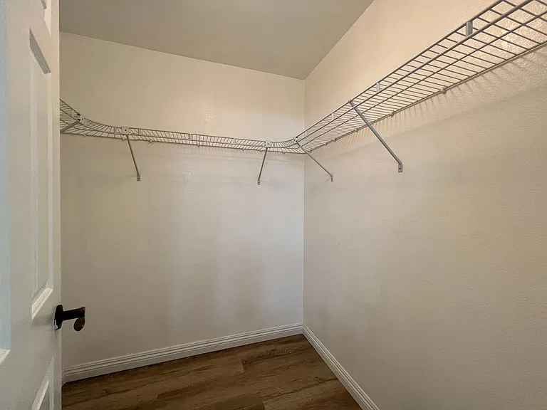 5561 Anticipation Ct — Photo 15