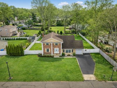 4 Rowe Street, Coram, NY, 11727