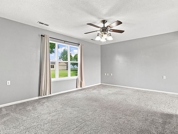 4th image of 602 Hart Dr