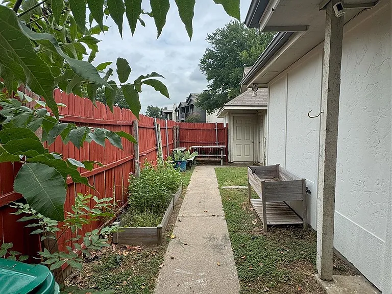 201 E Windsor Dr — Photo 31