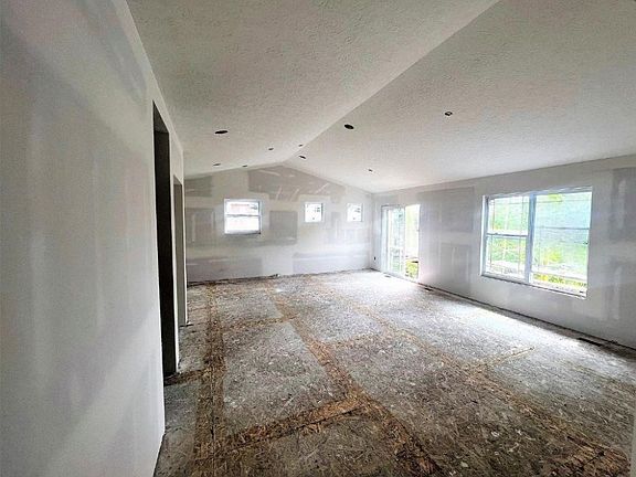 3rd image of 1907 Redbud Dr