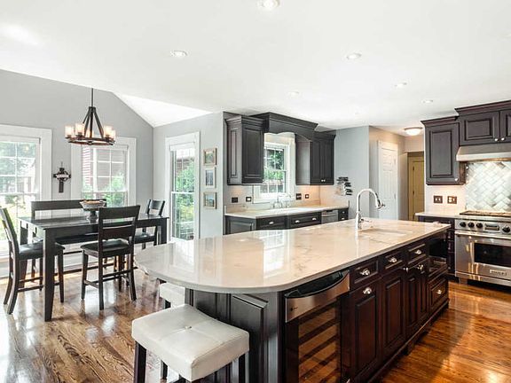 3rd image of 4389 Longmeadow Dr