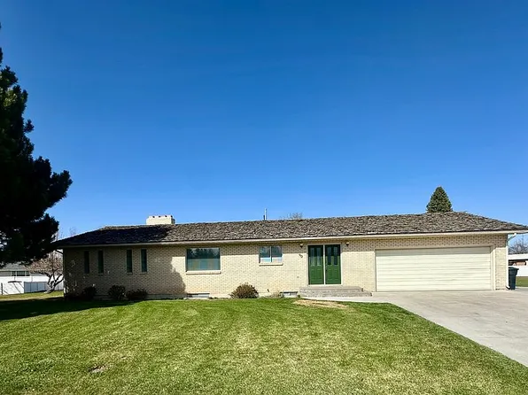 90 E Sunset Cir, Rexburg, ID 83440