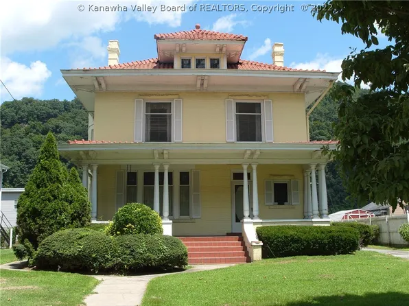 134 5th Ave, Montgomery, WV 25136