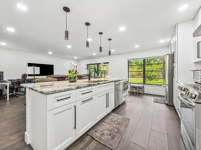 10908 SE Hobart St — Photo 6