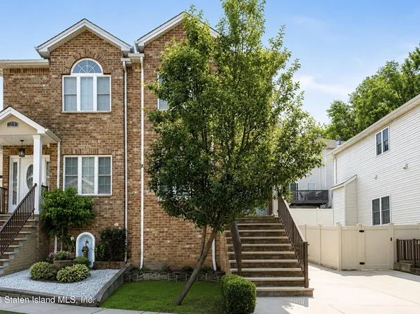 25 Moreno Ct, Staten Island, NY 10309