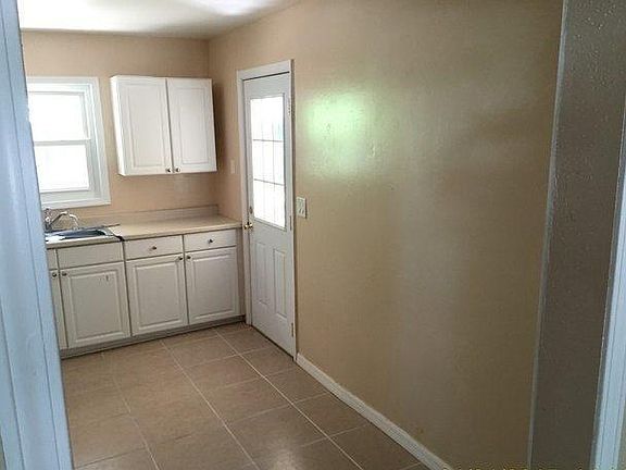 3rd image of 112 Moriarty St