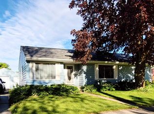 2371 S 18th St, Manitowoc, WI 54220