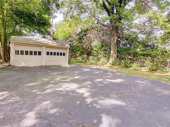 2nd image of 1702 Preyer Ave