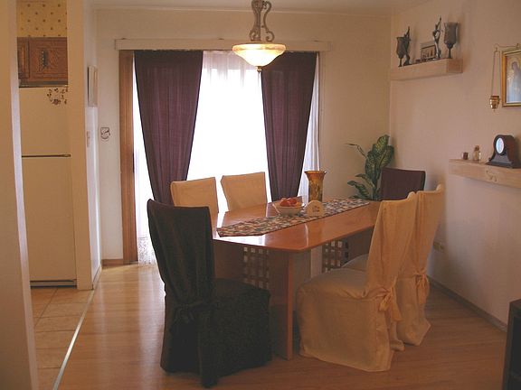 Dining area w/wood flooring