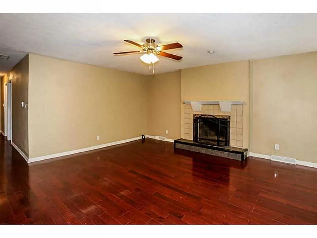 4421 Bittersweet Ln photo 1