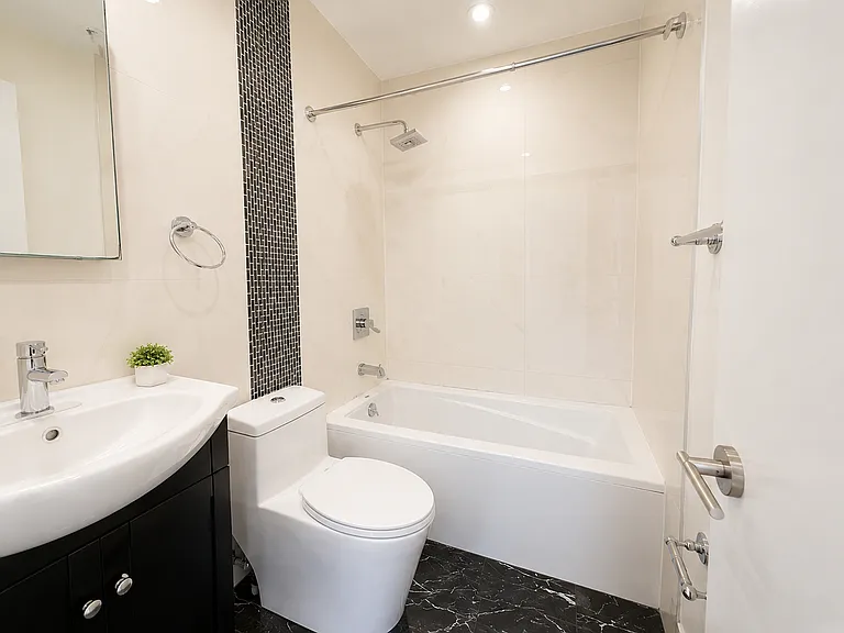 23 Cooper St #3 — Photo 8