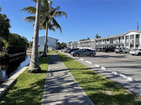 2nd image of 1812 E Oakland Park Blvd APT 30