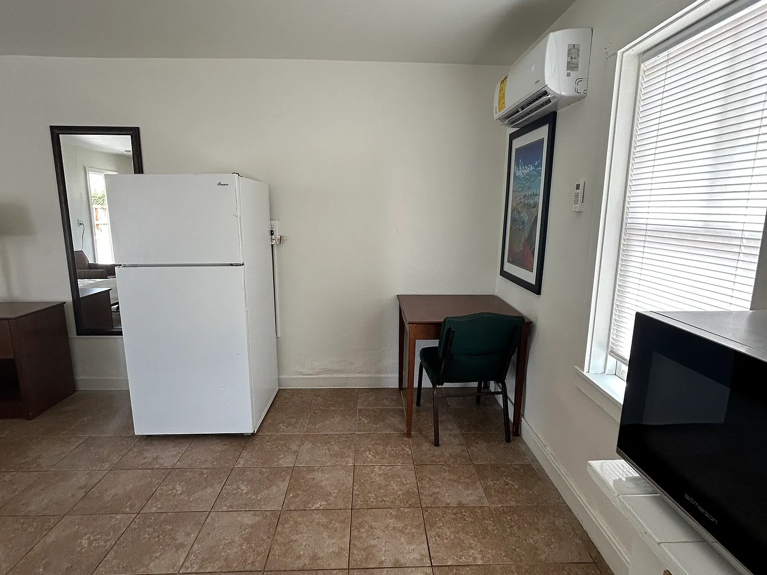 1 bed, 300 sqft, $800 — Photo 3