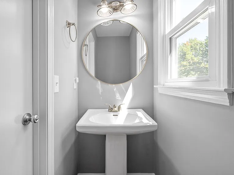 830 Iris Ln — Photo 17
