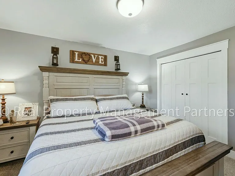 11425 Prairie Ave — Photo 18