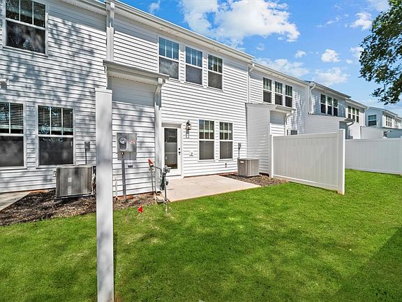 4th image of 518 Harebell Way