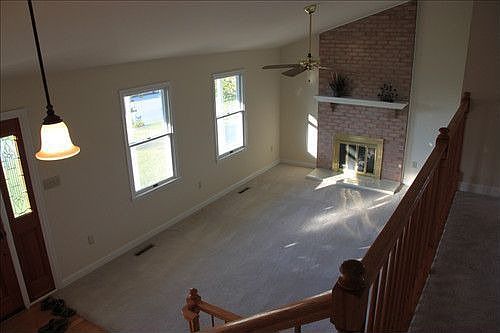 3rd image of 979 Auburn Ct