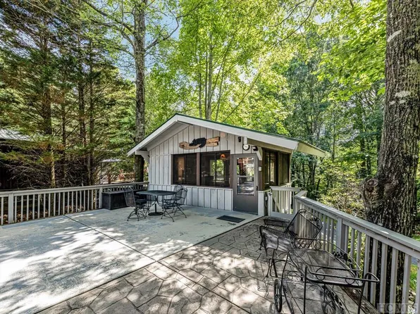 8 S Cumberland Drive, Lake Toxaway, NC 28747