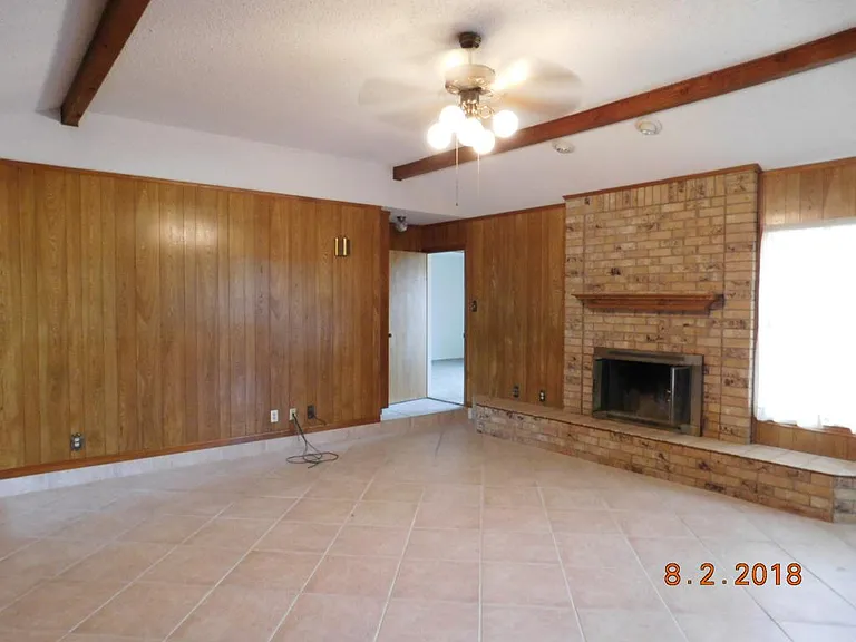 2315 E Highway 190 — Photo 11