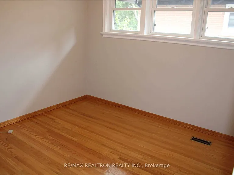 135 Treverton Dr #MAIN — Photo 11