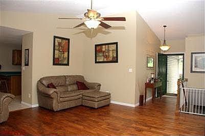 5th image of 9625 Magnolia Dr
