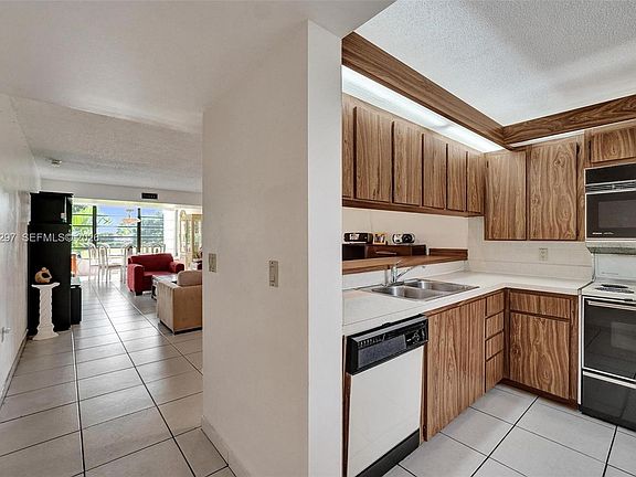 4th image of 1502 Whitehall Dr APT 205