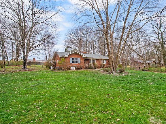 3rd image of 2311 Dogwood Ln