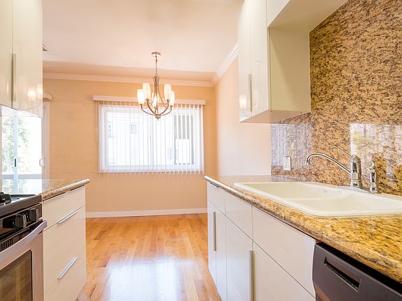 DINING ROOM & KITCHEN COUNTERS