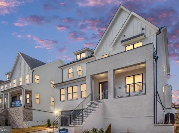 860 N Madison St, Arlington, VA 22205