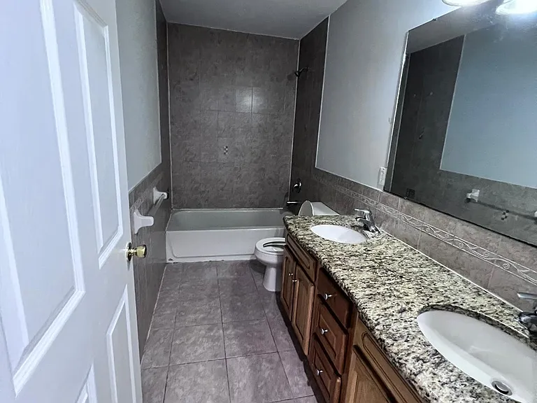 629 Roosevelt Ave #FF — Photo 14