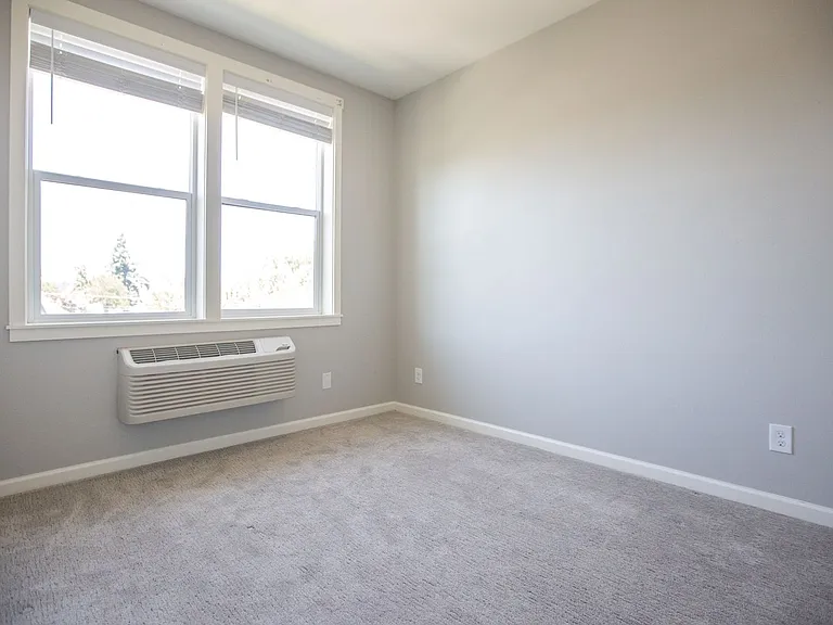 7100 N Greenwich Ave — Photo 11