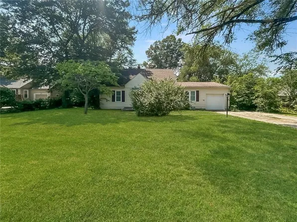 9300 Stubbs Rd, Kansas City, MO 64138