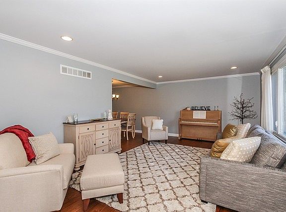 4th image of 1087 N King Charles Ct