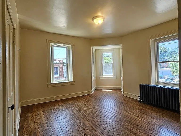 121 Laurel St — Photo 9