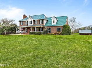 8660 Shackleford Ln, Strawberry Plains, TN 37871