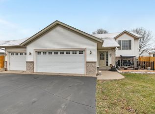 951 Sundance Ct, Sartell, MN 56377