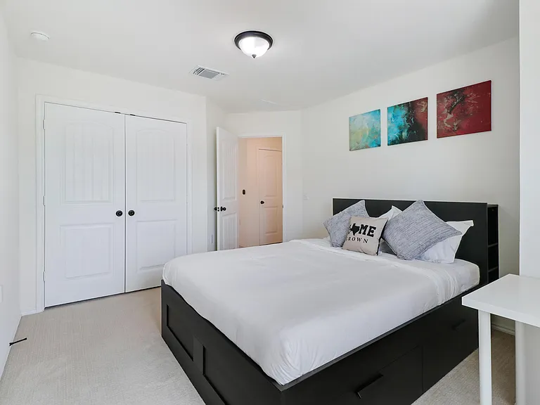 12725 Mogador St — Photo 15